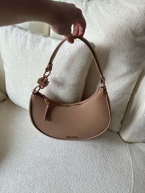 Steve Madden Lohan Crescent Shoulder Bag in Taupe